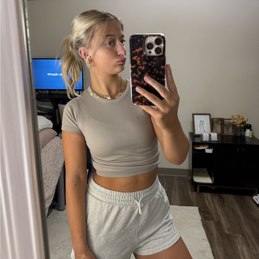 Hollister / Gilly Hicks ribbed crop top